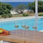 Karavos Waterfront Willa *