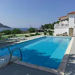 Willa Karavos Waterfront *