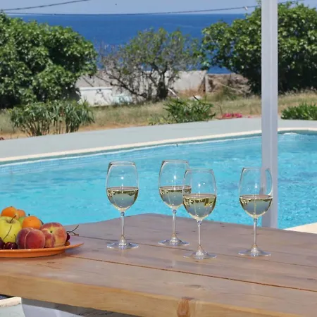 Karavos Waterfront Villa *