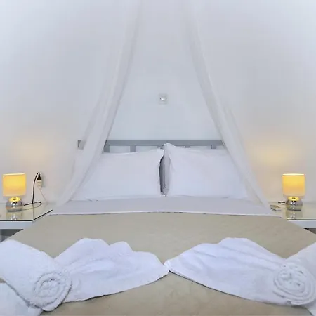 Karavos Waterfront Villa Skopelos