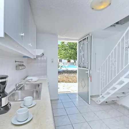 Villa Karavos Waterfront