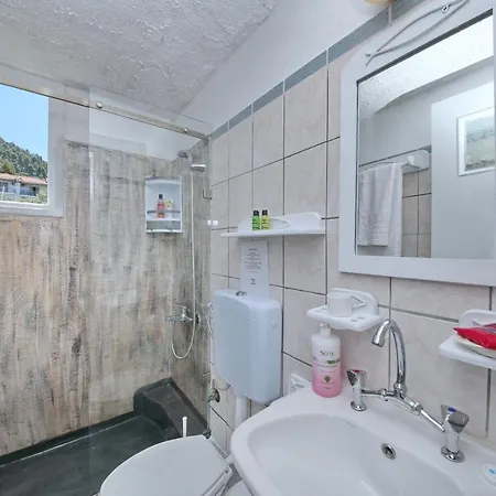 Karavos Waterfront Villa *