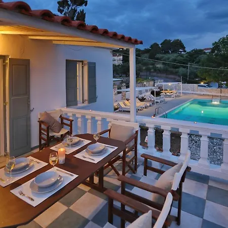 Villa Karavos Waterfront *
