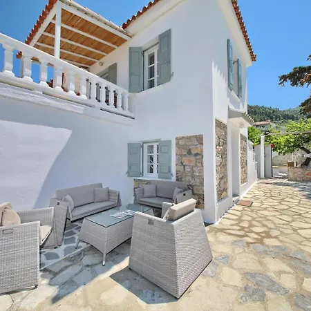 Karavos Waterfront Villa Skopelos