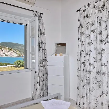 Karavos Waterfront Villa Skopelos