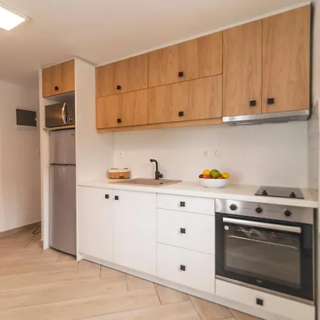 Karavos Waterfront Villa *