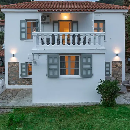 Karavos Waterfront Villa Skopelos Town