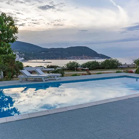 Villa Karavos Waterfront Skopelos Town