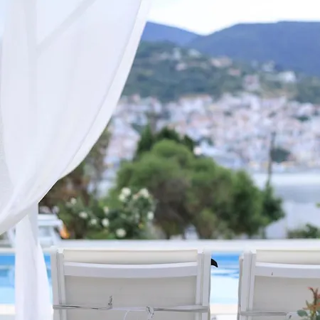 Karavos Waterfront Villa *