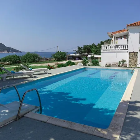 Villa Karavos Waterfront *