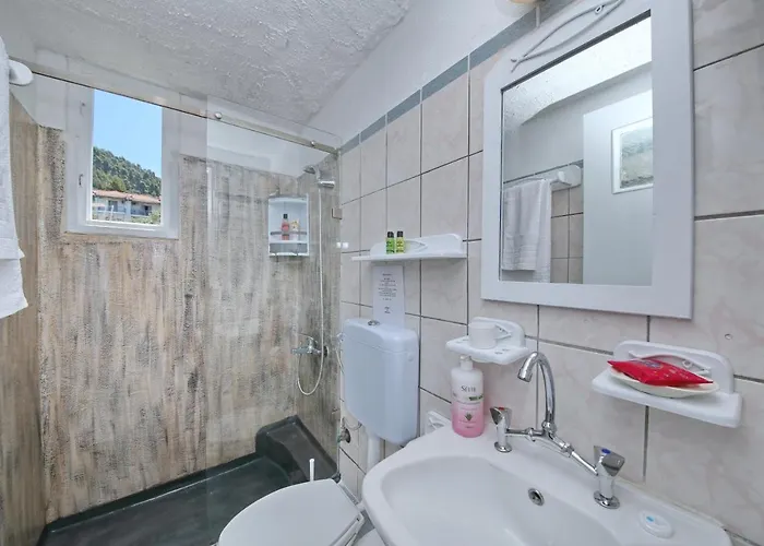 Karavos Waterfront Villa *