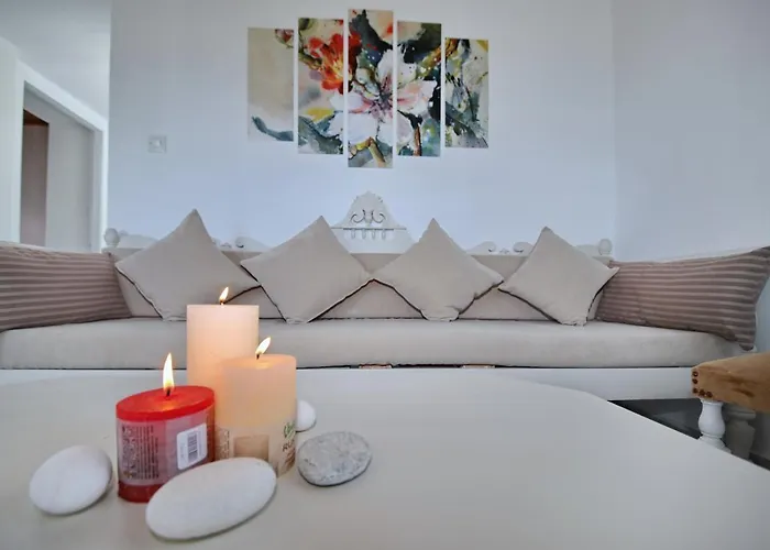 Karavos Waterfront Villa *