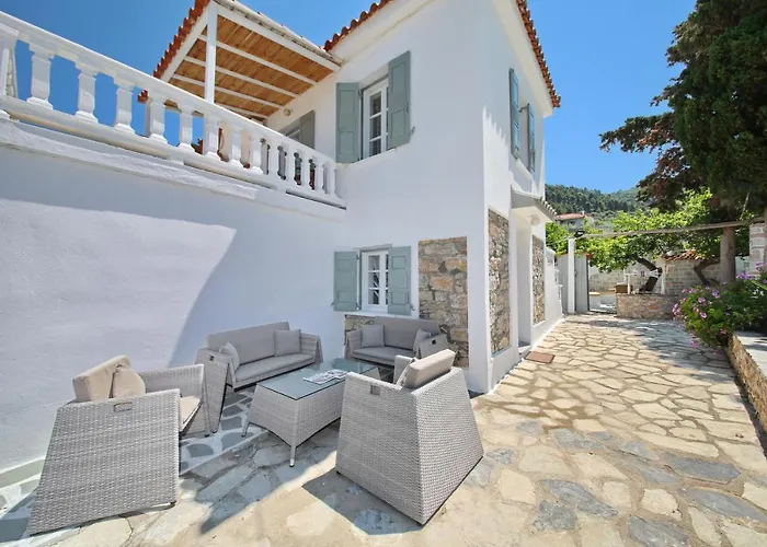 Karavos Waterfront Villa Skopelos Town