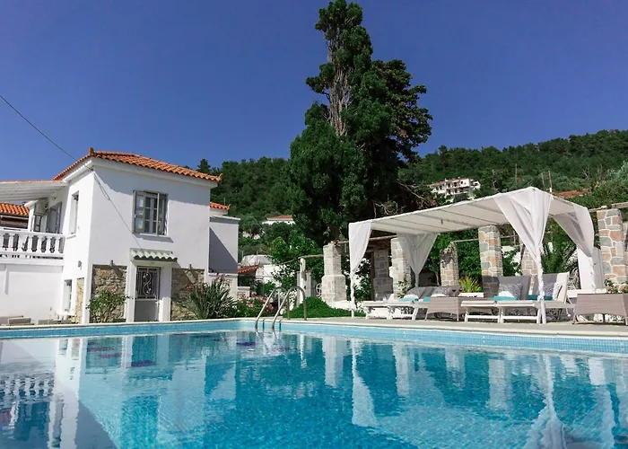 Karavos Waterfront Villa *