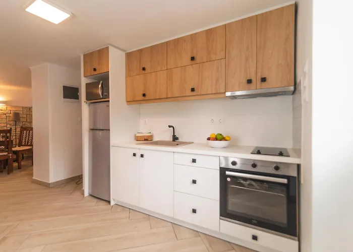 Karavos Waterfront Villa *