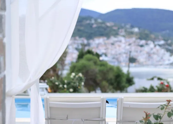 Karavos Waterfront Villa *